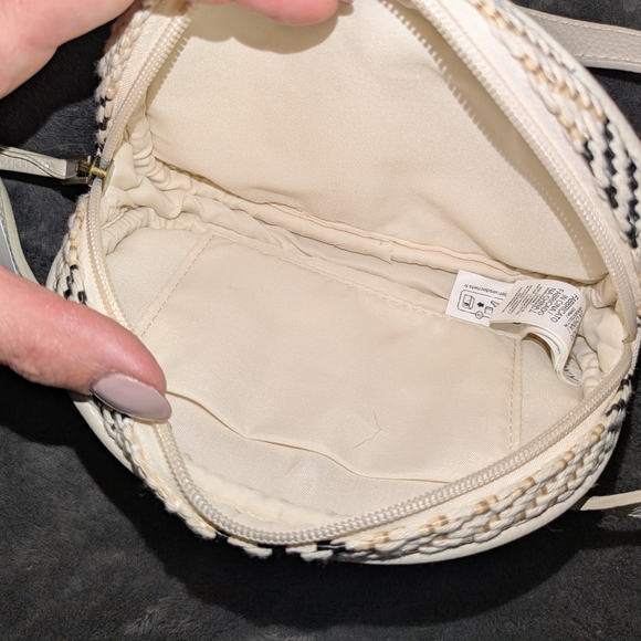 Roxy White and Black Woven Crossbody Bag - Picture 4 of 5